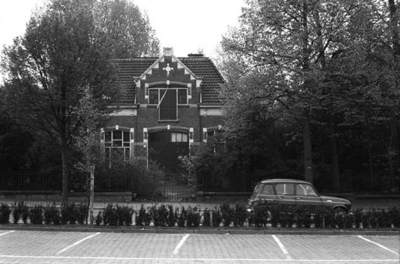 Parkweg 17 nu Stationsplein koetshuis A.C.G. ter Kuile tussen busstation en De Ruyterlaan.jpg