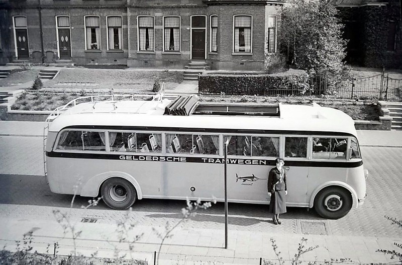 Parkweg bushalte GTW voor oude station S.S..jpg