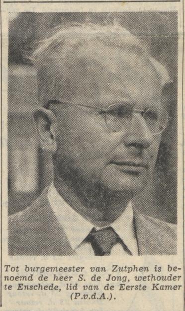 S. de Jong wethouder krantenfoto Trouw 9-7-1952.jpg