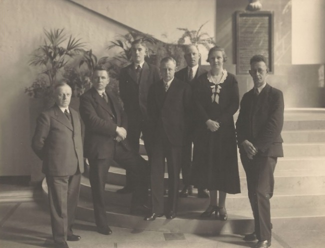 Langestraat Stadhuis Afscheid gemeentesecretaris C.F. Klaar. C.J. Pols, G.J. Ouwens, J. Westerink, A.G.W.S.S. Stubbe, W. de Vlieger, J. Weevers en D.J. Deunk.jpg