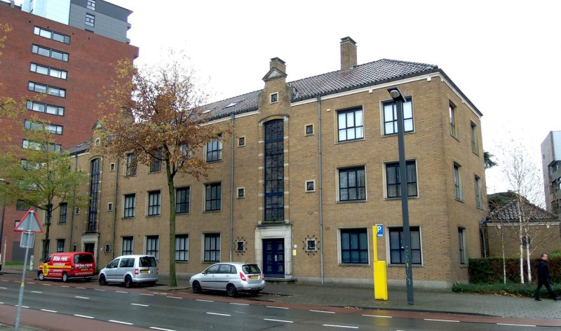 Hengelosestraat 67-69-71 gebouwd in 1948 met als bestemming de Enschedese Sociale Dienst..jpg