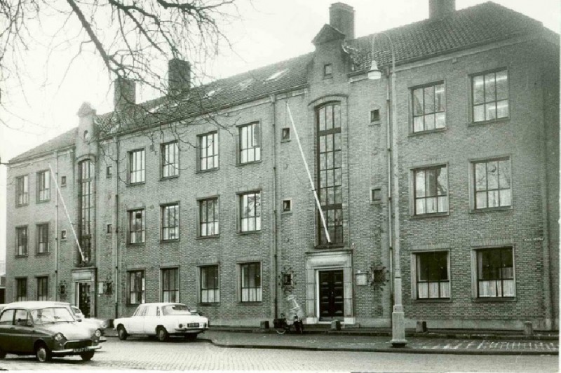 Hengelosestraat 73 Huisvestingsbureau vroeger kantoor schoenfabriek Bervoets.jpg