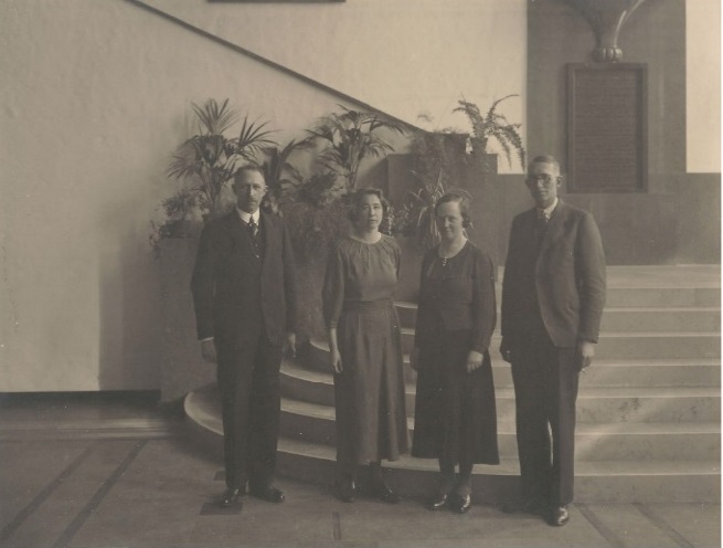 Langestraat 24  Stadhuis Afscheid C.F. Klaar. A.W. Fischer, Joh. C. Vos, J. Muizenbelt en mr. J.W.A. van Hattum. 1936.jpg