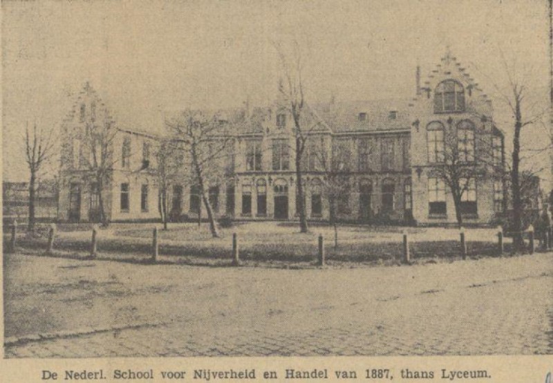 Haaksbergerstraat 33 Nederlandse School voor Handel en Nijverheid later Lyceum krantenfoto Tubantia 10-1-1939.jpg