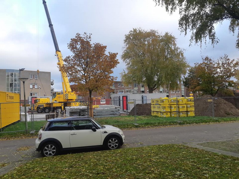 Aert van der Neerstraat hoek Adrean van Ostadestraat. De eerste prefab wanden zijn geplaatst. 27-10-2020..jpg