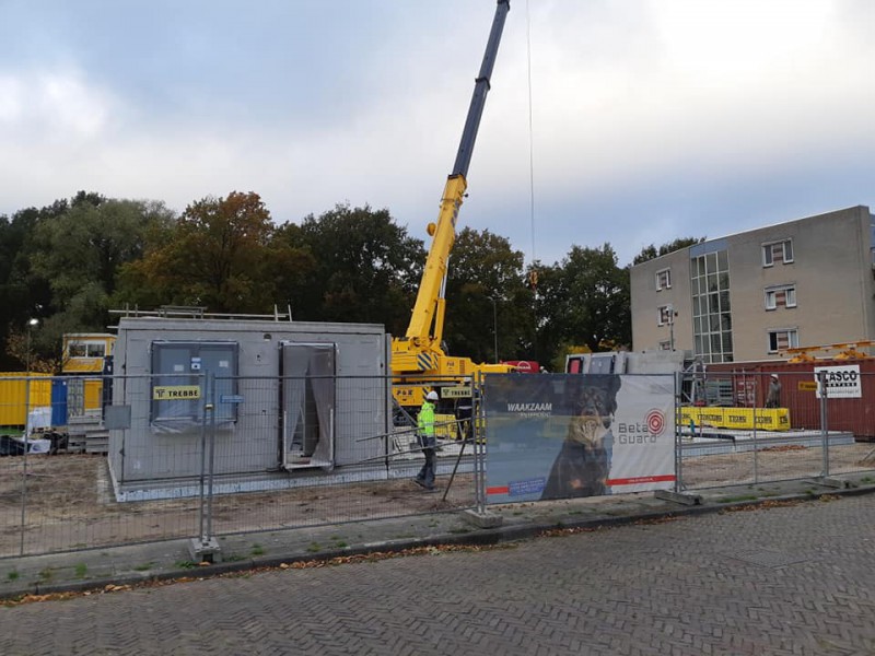 Adrean van Ostadestraat hoek Aert van der Neerstraat. De eerste prefab wanden zijn geplaatst. 27-10-2020 (2).jpg