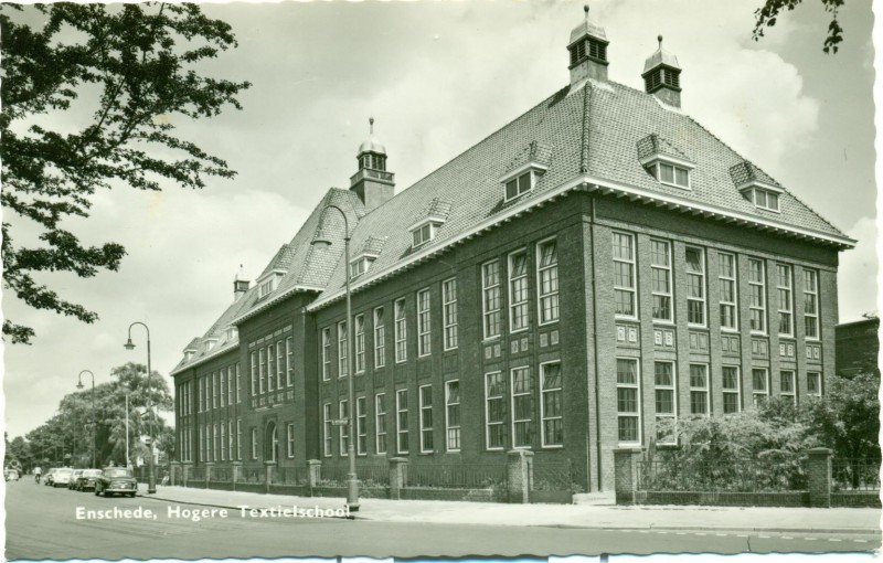 de Ruyterplein 3 later Ariensplein 3 Hogere Textielschool..jpg