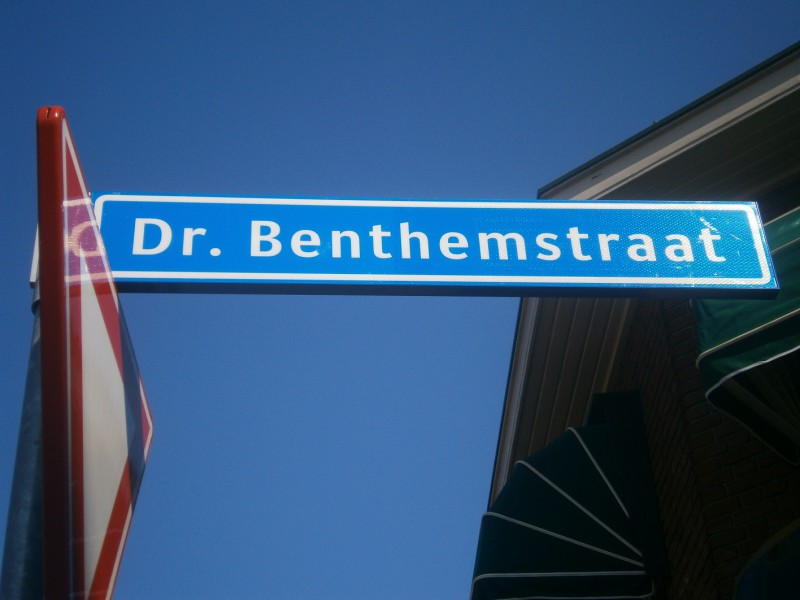 Dr. Benthemstraat straatnaambord.JPG
