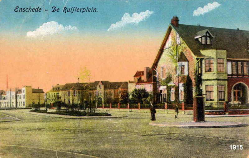 De Ruyterplein 1 RK Ziekenhuis fontein rechts Groote Schuur 1915.jpg