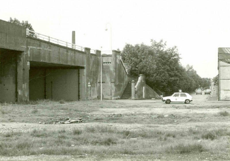 Brugstraat rechts links Wethouder Nijkampbrug Brug Zuid met Zuiderspoorstraat juni 1979.jpg