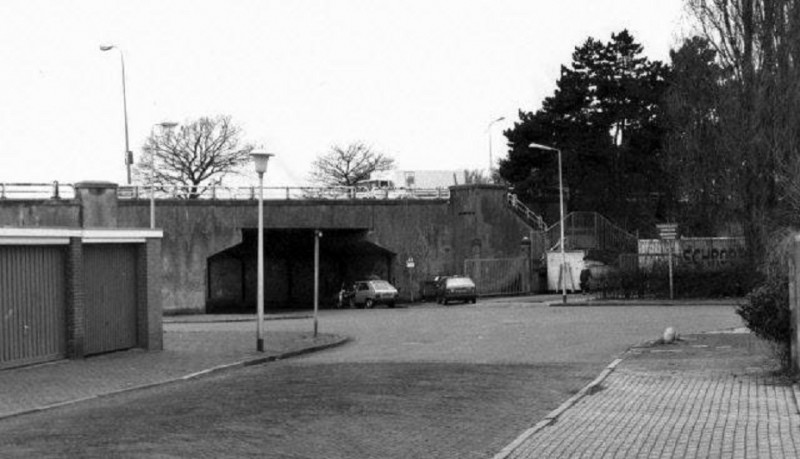 Bleekweg 71 links Zicht op onderdoorgang Weth. H.C. Nijkampbrug met kruising Bleekweg-Getfertweg-Taludstraat-Het Eeftink.jpg