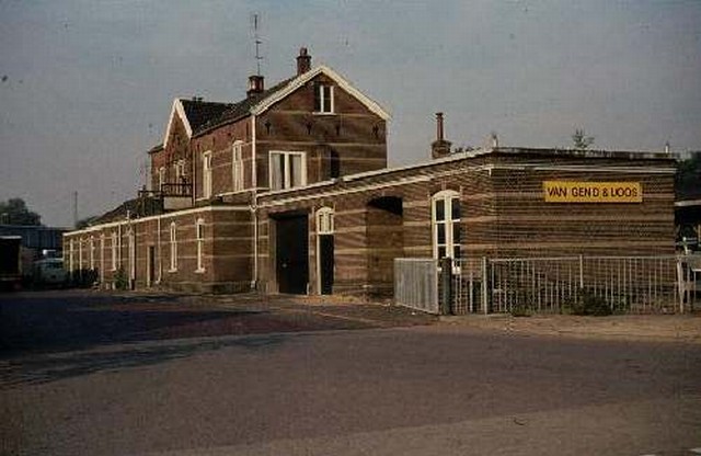 Hengelosestraat 91-101 station Noord. Van Gend en Loos 1973.jpg