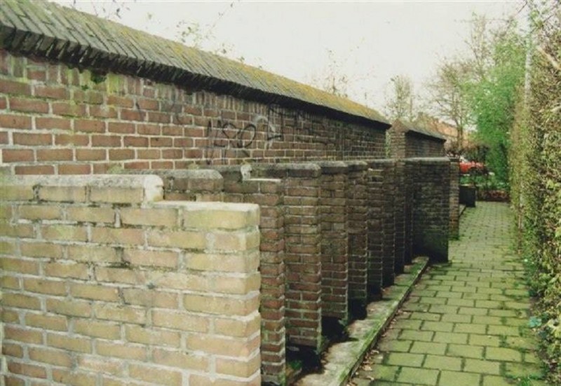 J.J. van Deinselaan Diekmanstadion urinoir.jpg