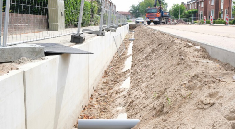 Elferinksweg De betonnen wanden van de beek worden deze week geplaatst 16-11-2020.jpg