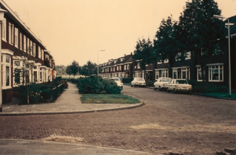 Van Diemenstraat 92 rechts Woningen ter hoogte van de Van den Boschstraat. 1970.jpg