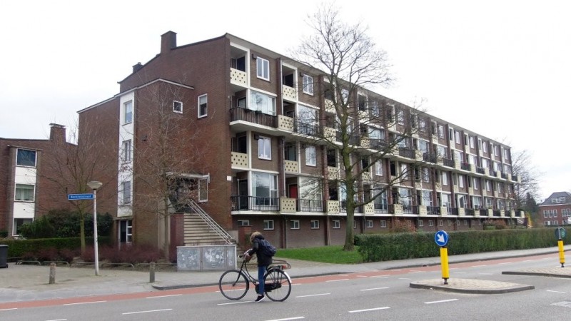 Oldenzaalsestraat 202-246 appartementencomplex na-oorlogs gemeentelijk monument. gebouwd 1958.jpg