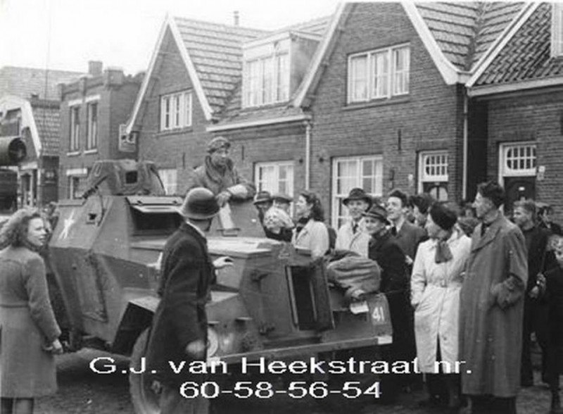 G.J. van Heekstraat 54-60 bevrijding 1945.jpg