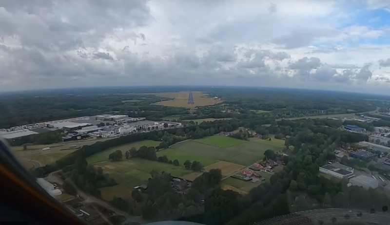 landing boeing op twente 2020.JPG