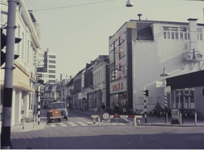 De Klomp 8 vroeger Gronausestraat 8  HEMA  25-10-1972.jpg