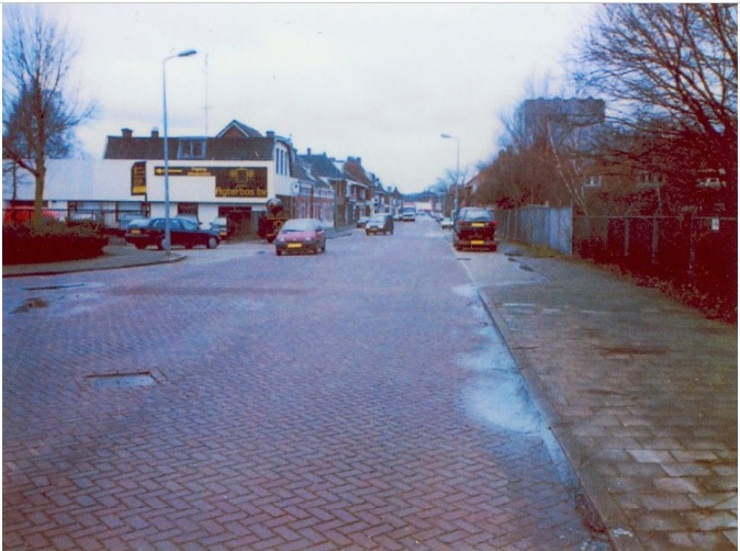 Roomweg 82-110 links Straatbeeld nabij voormalige terrein van Spinnerij Roombeek. Ook met firma Agterbos.jpg