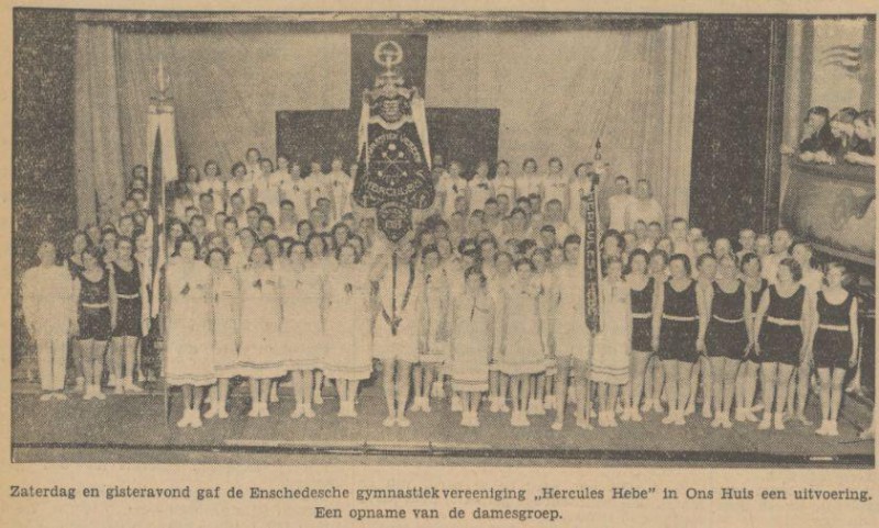 Hercules Hebe gymnastiekvereniging uitvoering in Ons Huis krantenfoto Tubantia 13-1-1936.jpg