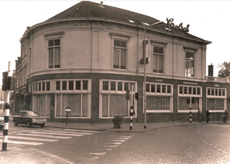 Hengelosestraat 35 hoek Stationsplein 1 café-restaurant Asia (vroeger Royal) 1972.jpg