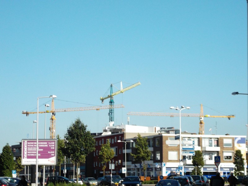 de 3 bouwkranen bij nieuwbouw MST.JPG