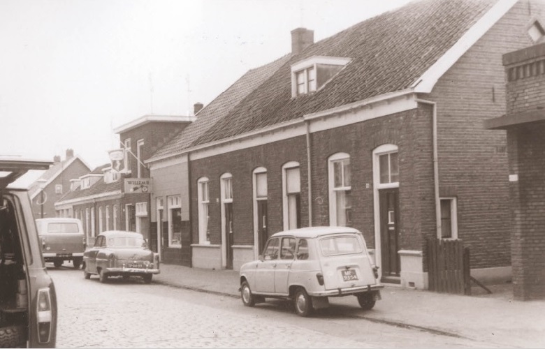Getfertweg 116-122 woningen en winkel in rookwaren 1967.jpg