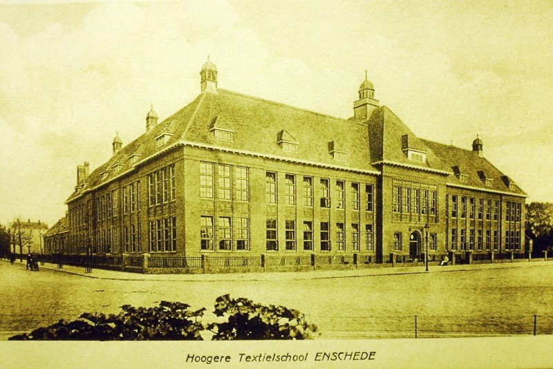 De Ruyterplein 3 later Ariensplein 3 Hogere Textielschool.JPG