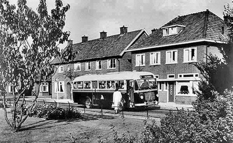 Anemoonstraat 5-7 .t Ribbelt TET bus.jpg