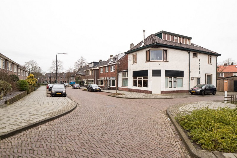 Steenweg 130 hoek Ridderspoorstraat.jpg