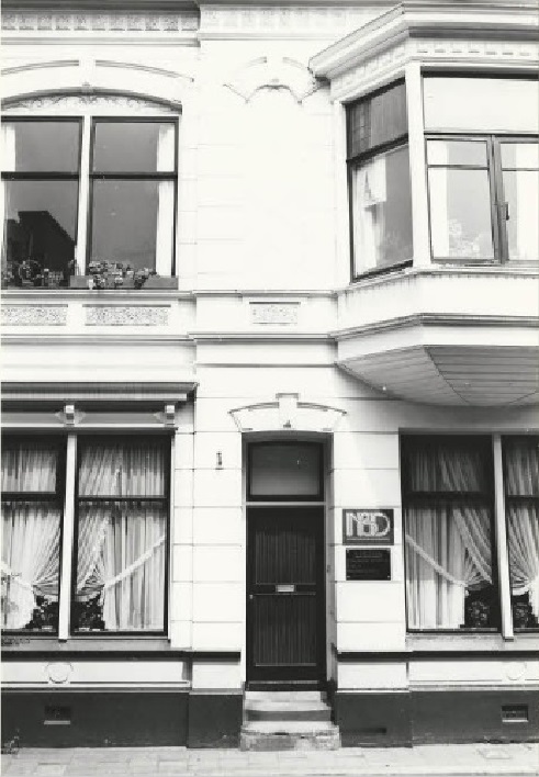 Noorderhagen 19 Woonhuis met fraaie erker van H. Peters, eigenaar van Dansschool Peters. 21-5-1980.jpg