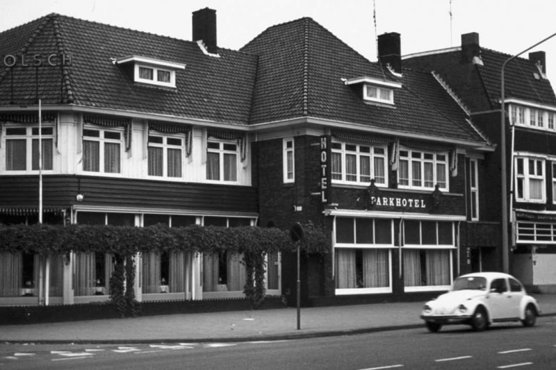 Hengelosestraat 200 Parkhotel 1975 kever.jpg