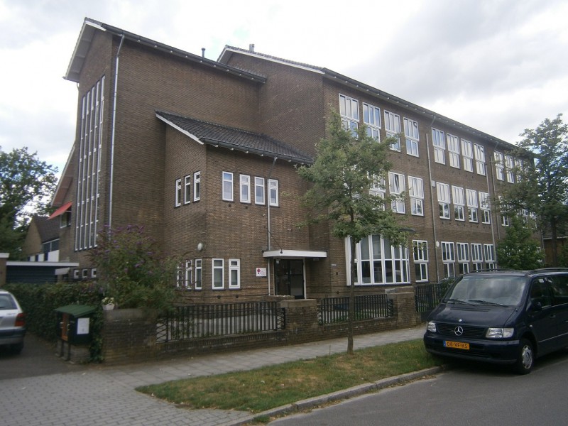 Mr. Troelstrastraat Het Corylus College vroeger Huishoudschool.JPG