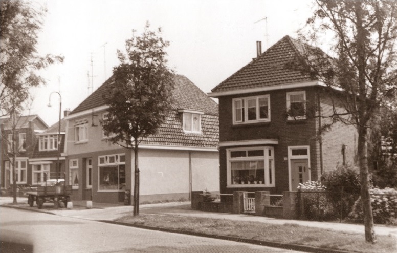 Lipperkerkstraat 418-420 woningen en winkel Bargeman groentezaak vroeger G.A. Huisman 1967.jpg