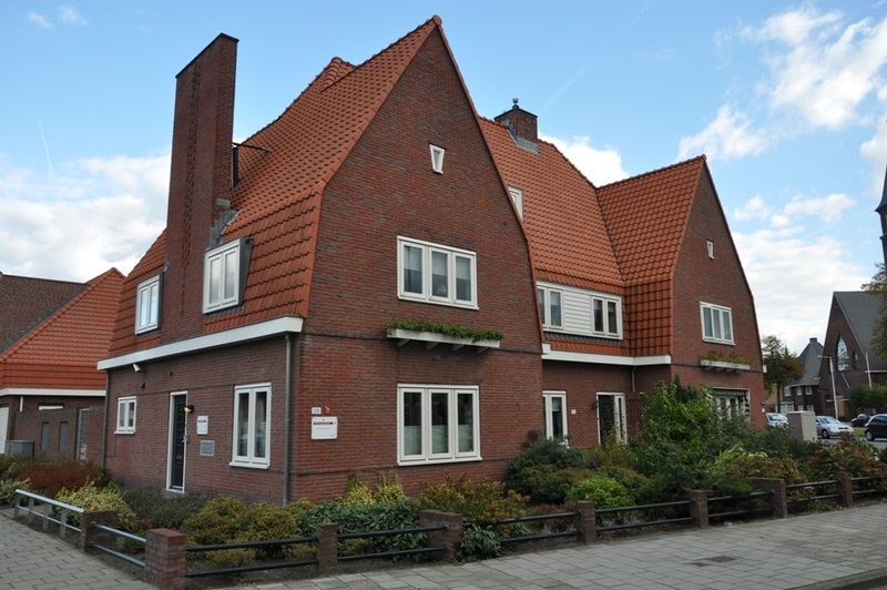 Lasondersingel 1 hoek Deurningerstraat  De Wachters Amsterdamse school. (3).jpg