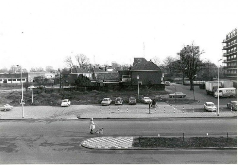 Kortelandstraat 26 huis vanaf Brinkstraat nu Oldenzaalsestraat, vanuit parkeerdak Klanderij gezien. Achter loopt de Veenstraat..jpg