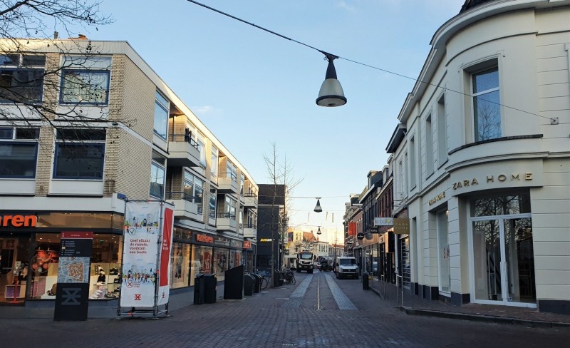 De Klomp 1 hoek De Heurne Zara home vertrekt uit Enschede 28-1-2021.jpg