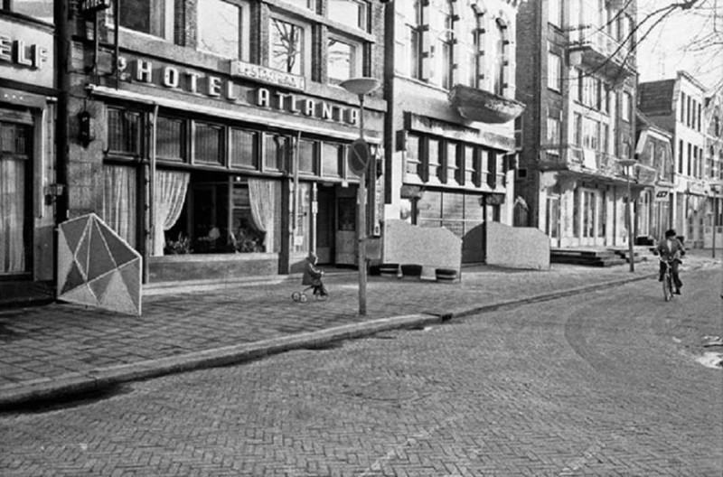 Markt 12-14 hotel Atlanta, cafè Lord Nelson (later de Pimpelaar) met z'n bijzondere gevel.  n..jpg