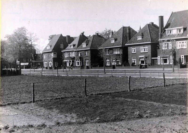 Getfertsingel 204-210 rechtstussen Broekheurneweg en Haaksbergerstraat. mei 1943.jpg