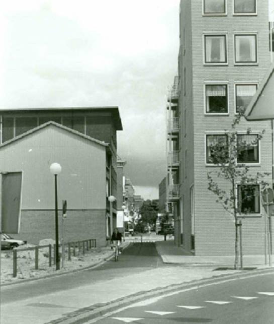 Haaksbergerstraat 31 veranderde in fietspad. rechts appartementencomplex De Zuidmolen links De Nijverheid.jpg