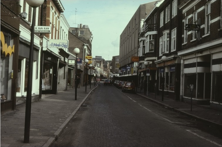 Haaksbergerstraat 40 bontwerker J.H. van Kan,  1978.jpg