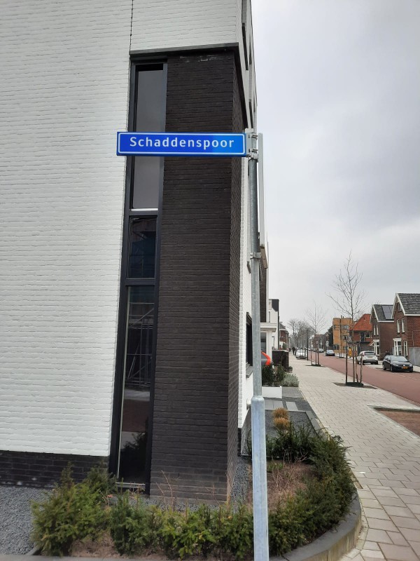 Schaddenspoor straatnaambord.jpeg