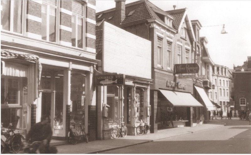 Hengelosestraat 12 viswinkel Kiefte, schoenenwinkel Alfons Kemper 1967.jpg