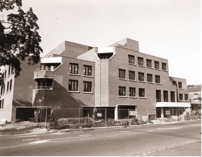 Piet Heinstraat 17 Kantoorpand op 6-11-1984 betrokken door Oost-Nederland Verzekeringen. Pand is gebouwd in 1983 -1984..jpg