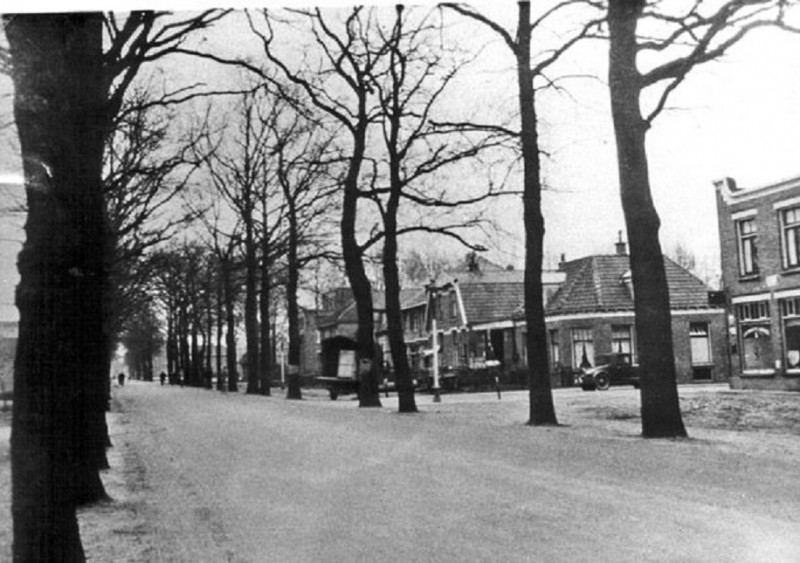 Hengelosestraat 235, 237 en239 hoek Arubastraat 1930..jpg