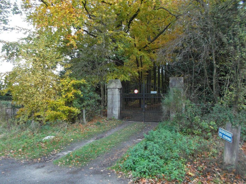 Weerseloseweg .oude toegangspoort vervallen landgoed Slottelmos langs vervallen stukje Weerseloseweg.JPG