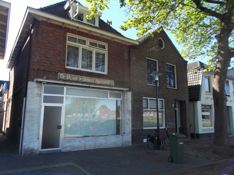 Rozenstraat 51 winkel Frans Oude Weernink vroeger winkel G. Knoeff brood en banketbakker.JPG