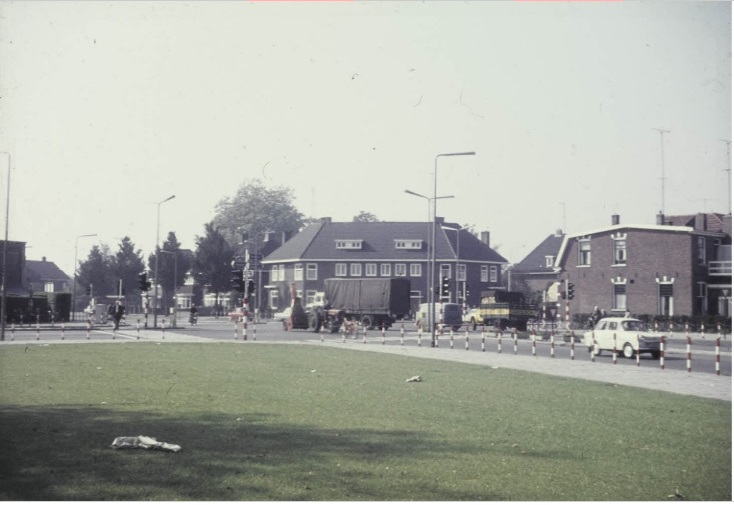 Hengelosestraat 141-143 met Tubantiasingel. jaren 70.jpg
