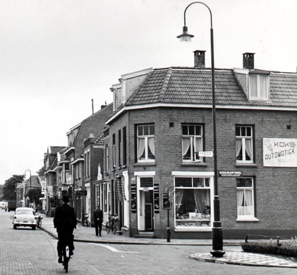 Deurningerstraat 125 hoek Boddenkampsingel Banketbakkerij Kok 1950.jpg